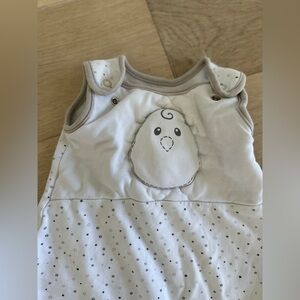 Nested bean 0-6 months sleep sack with a a little weighted bean on chest